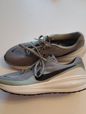 Nike Men’s Athletic Shoes - Gray/Green with Black Swoosh